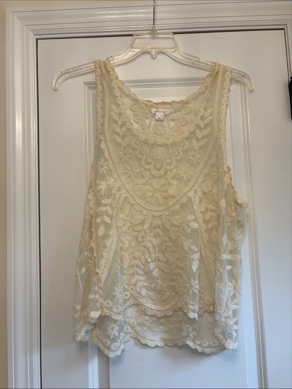 Xhilaration Cream Floral Lace Camisole Tank